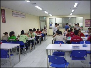Hình ảnh công nhân - Suất Ăn Công Nghiệp Đại Hàn Kim - Công Ty TNHH Sản Xuất Thương Mại Dịch Vụ Đại Hàn Kim